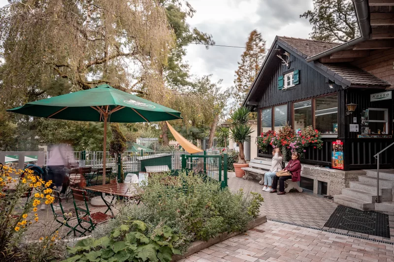 Blick aufs Vereinsheim und oberer Biergarten